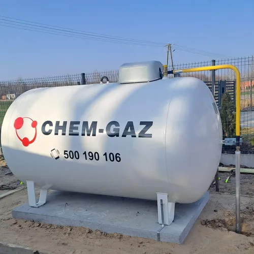 Nowo zamontowany naziemny zbiornik na gaz płynny